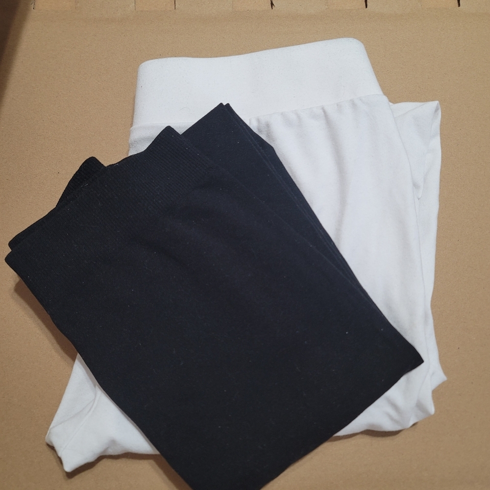 Black and White Leggings Set Sz LARGE